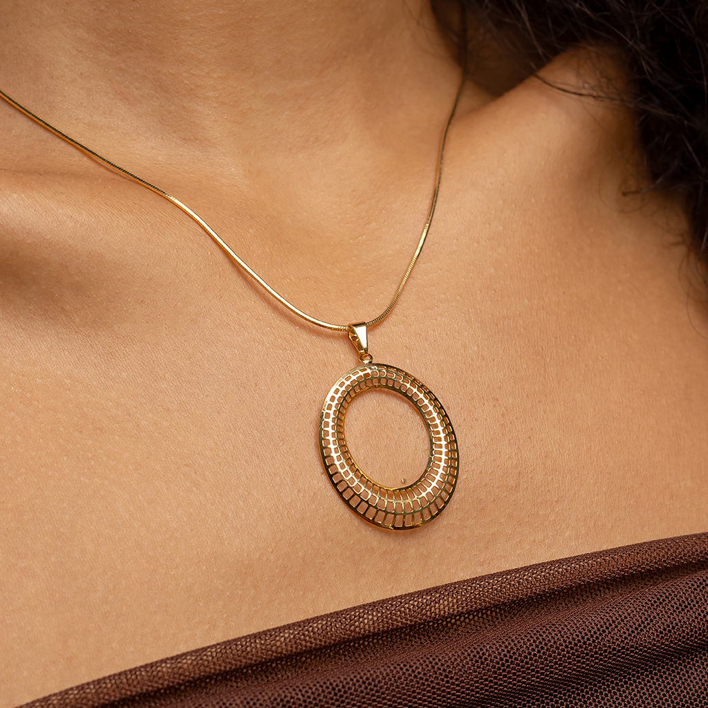 18K Gold Plated Geometric Circle Pendant Necklace – Modern Openwork Disc Necklace for Women