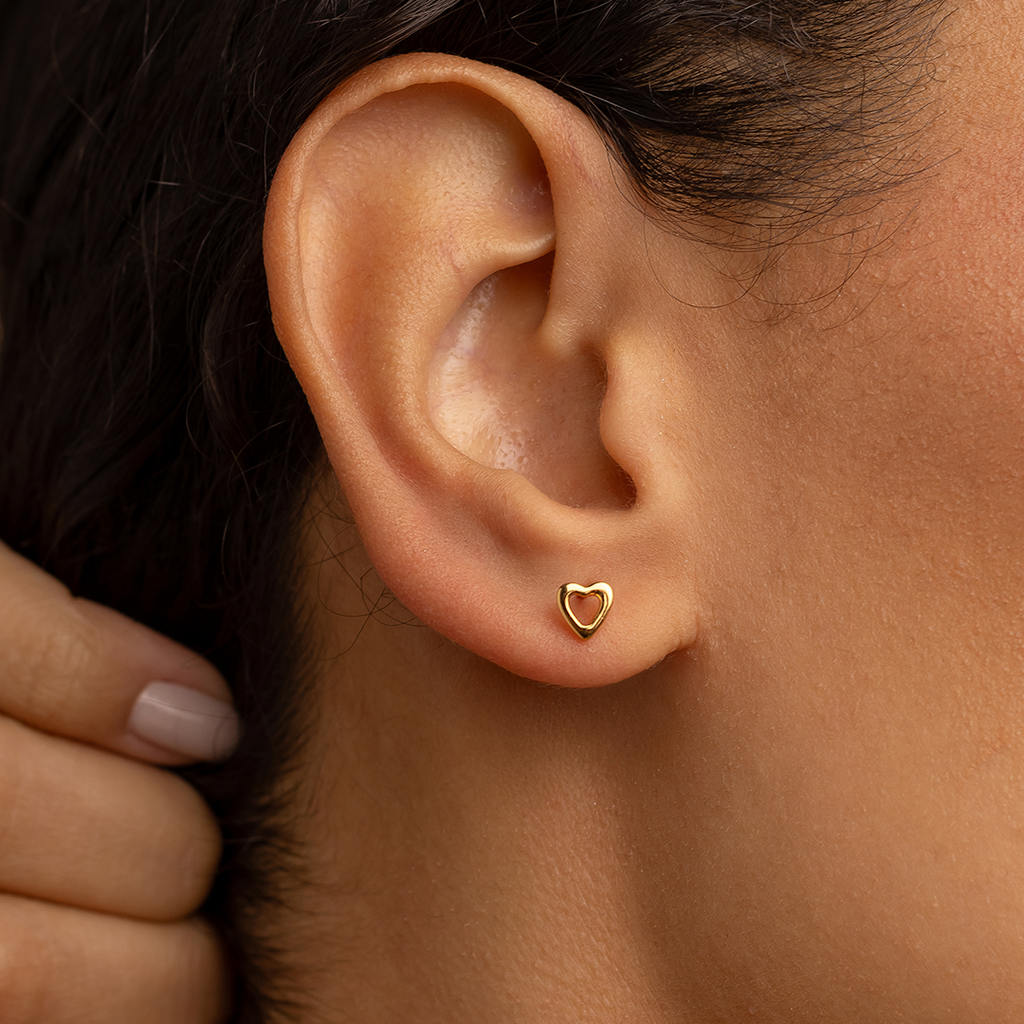 Minimalist Hollow Heart Stud Earrings – 18K Gold Plated