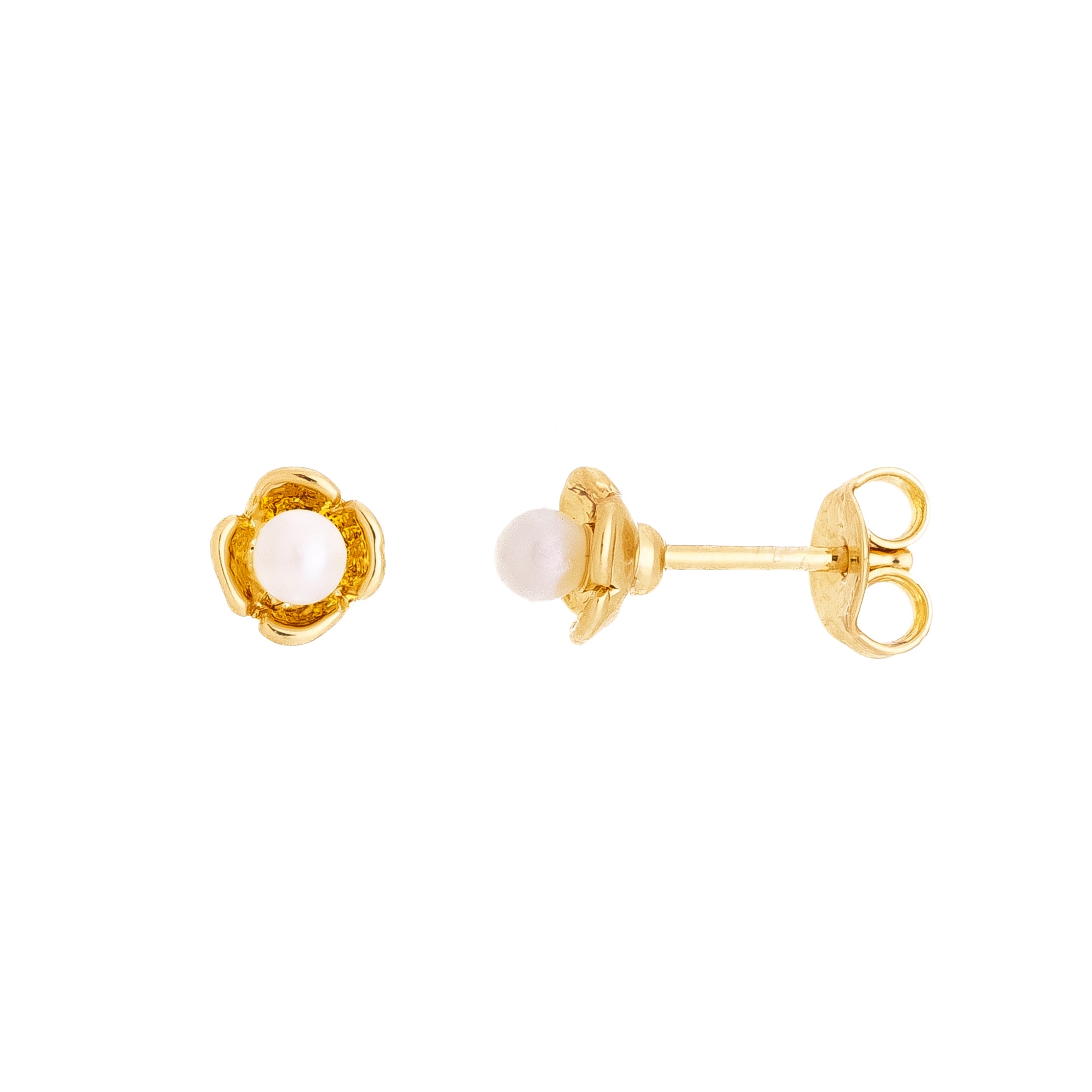 Hypoallergenic children's flower-shaped earring with pearl and petal detail, 18k gold plated.