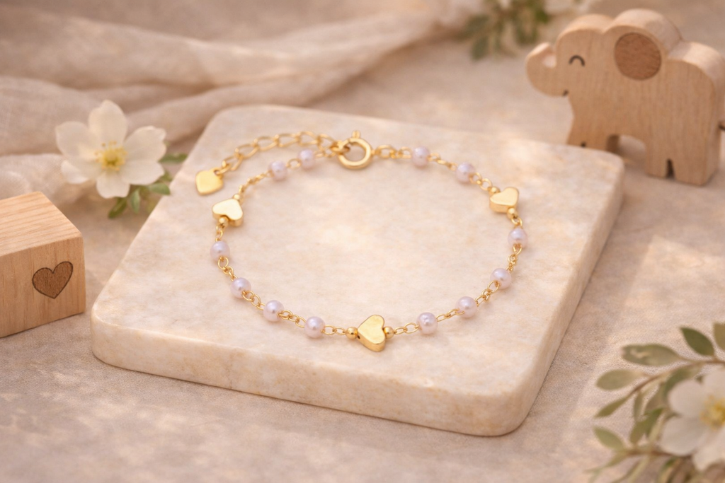 Children's bracelet with pearls and hearts, 18k gold plated, hypoallergenic.