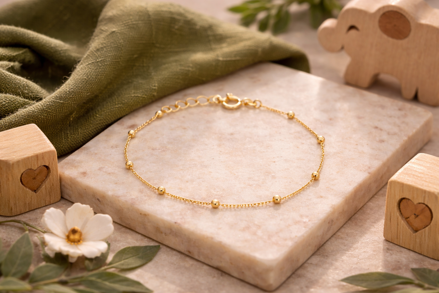 Children's bracelet with beads, 18k gold plated, hypoallergenic.