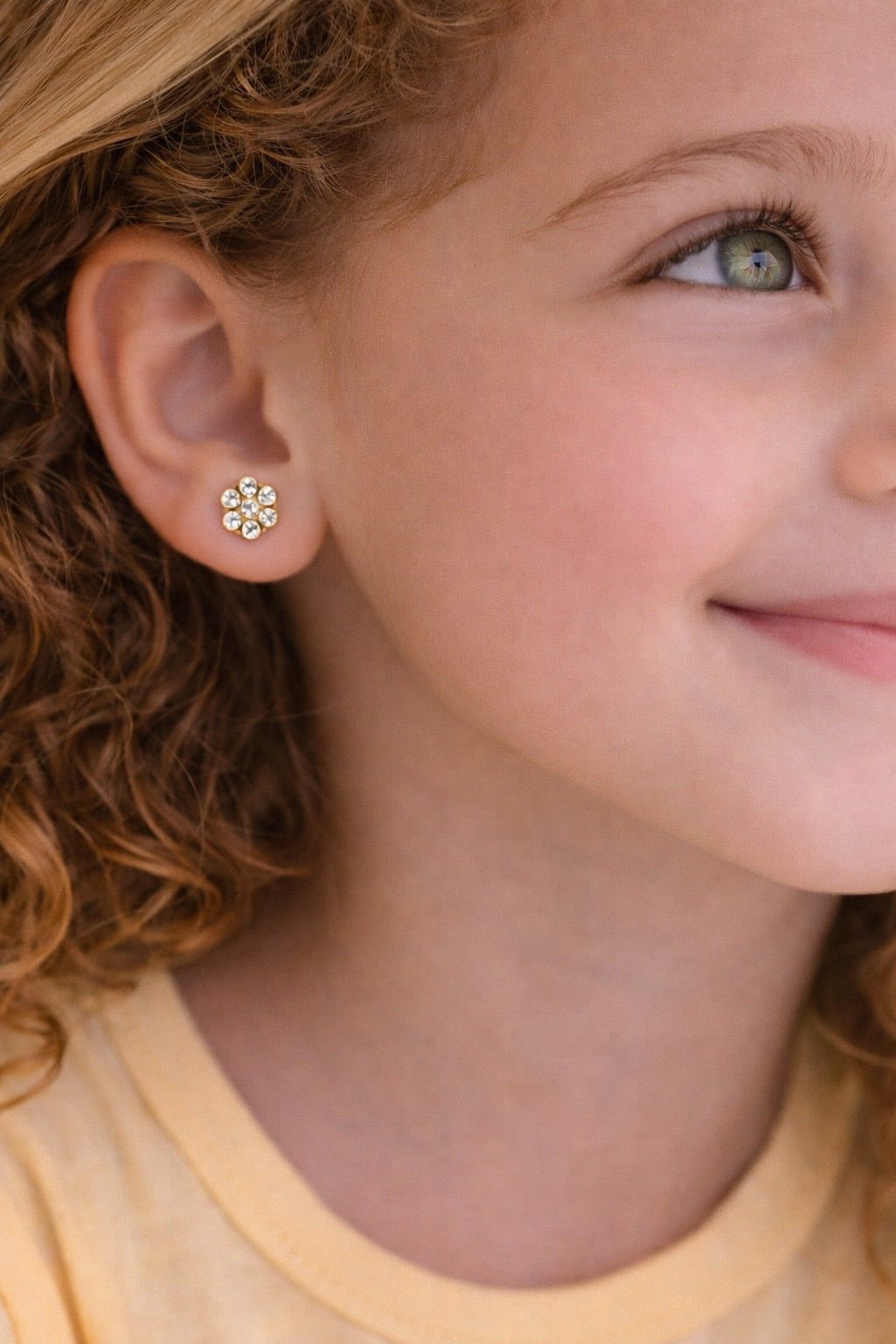 Hypoallergenic children's earring in the shape of a flower with petal detail, 18k gold plated.